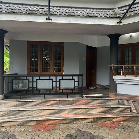 H Villa Nilambur ภายนอก รูปภาพ