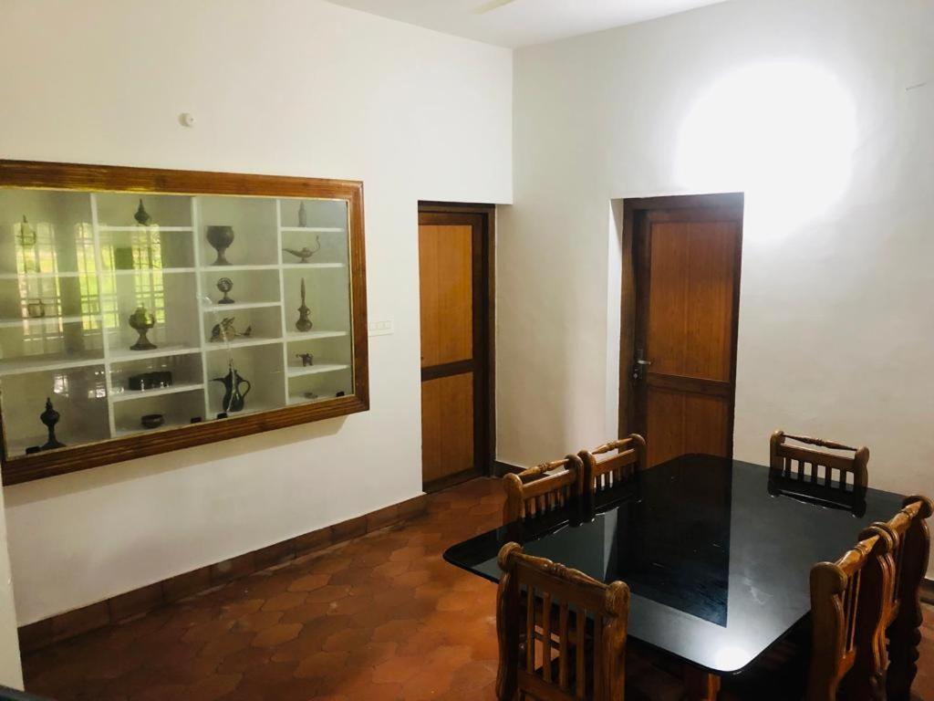 H Villa Nilambur ภายนอก รูปภาพ