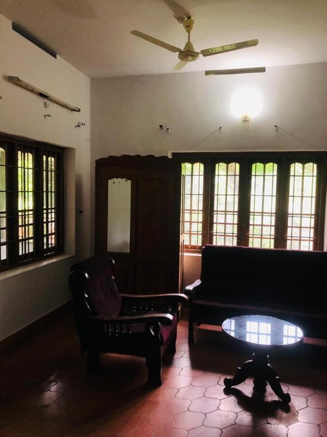 H Villa Nilambur ภายนอก รูปภาพ