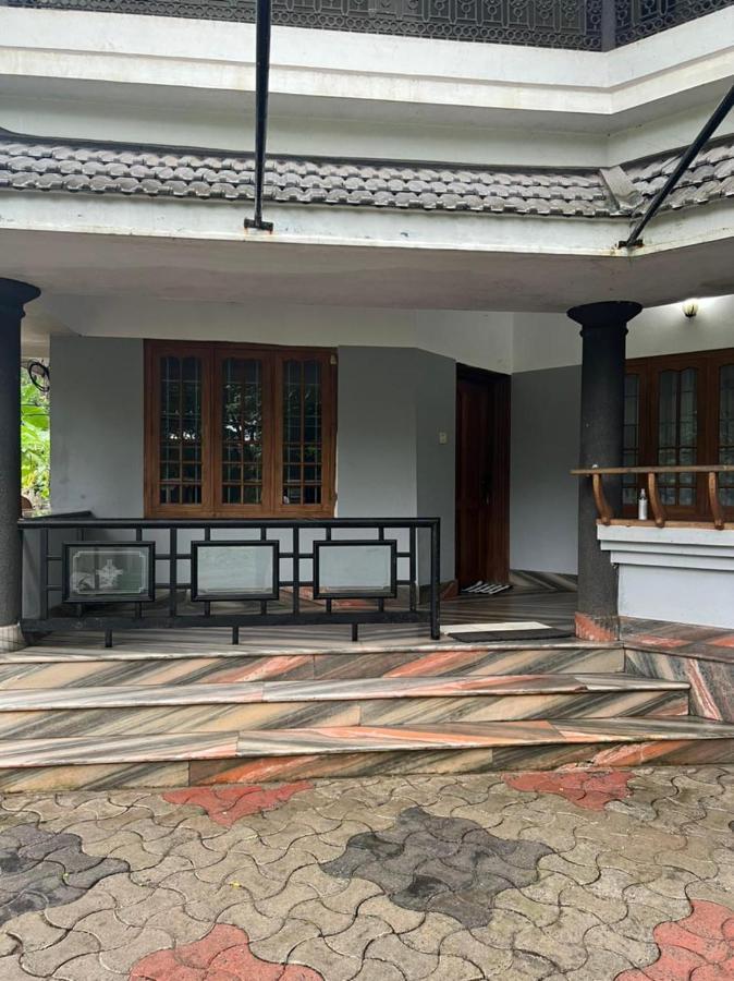 H Villa Nilambur ภายนอก รูปภาพ